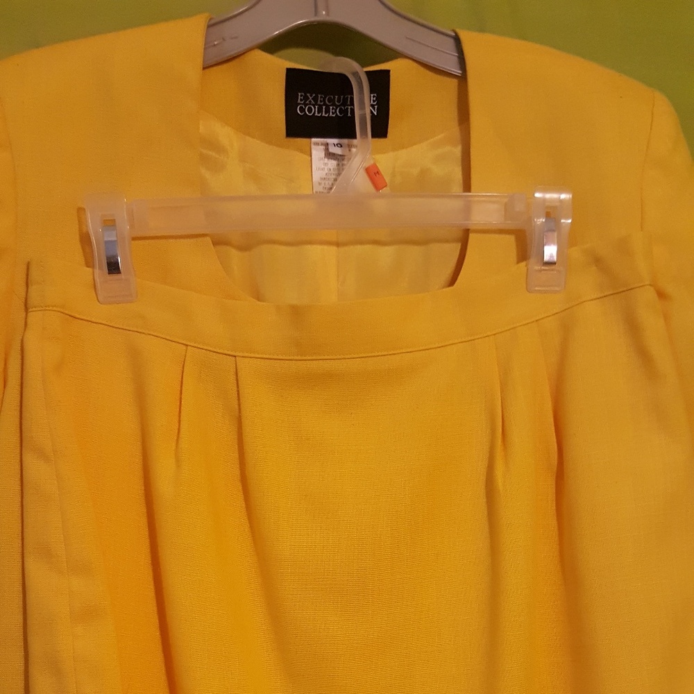 Yellow Suit - Picture 3 of 4